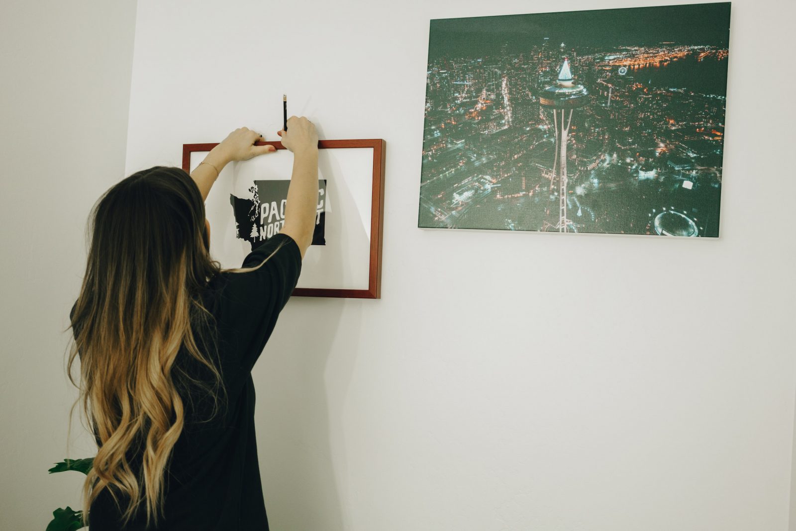 art of hanging pictures on the wall