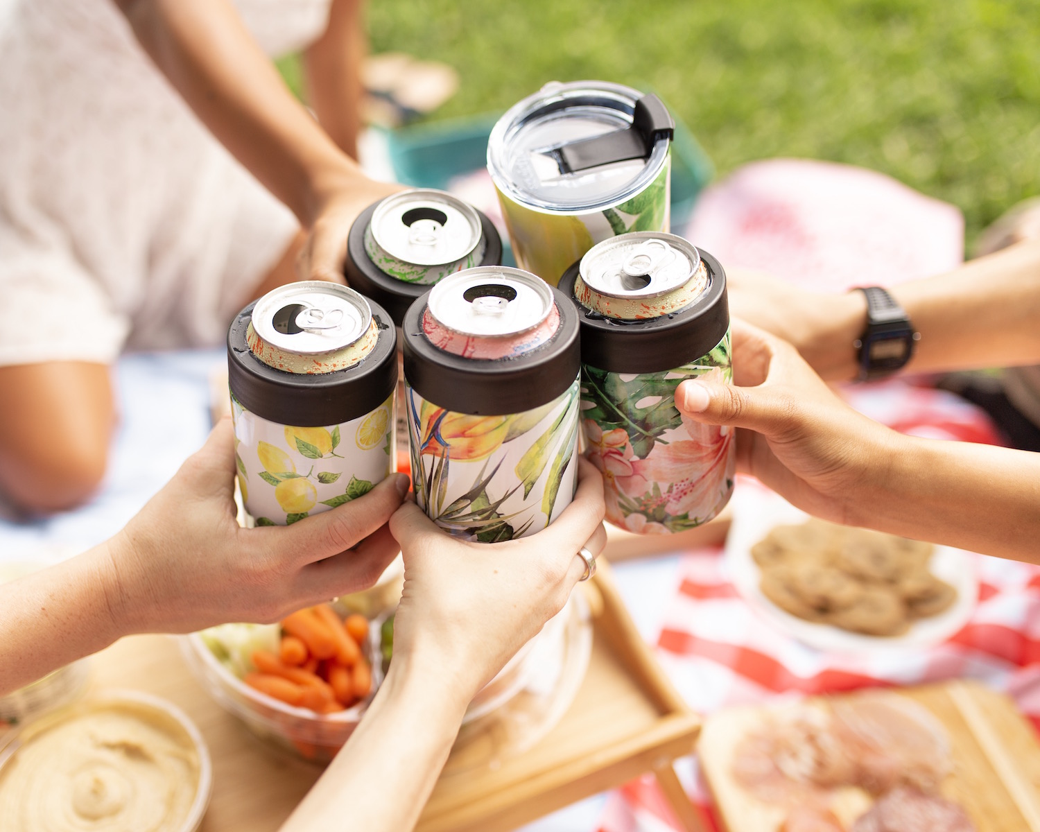 The best way to keep food and drink cold on a picnic, hike and other  outdoor activities – Gelpacks