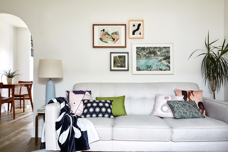 16 Living Room Essentials You Must Have [Checklist]