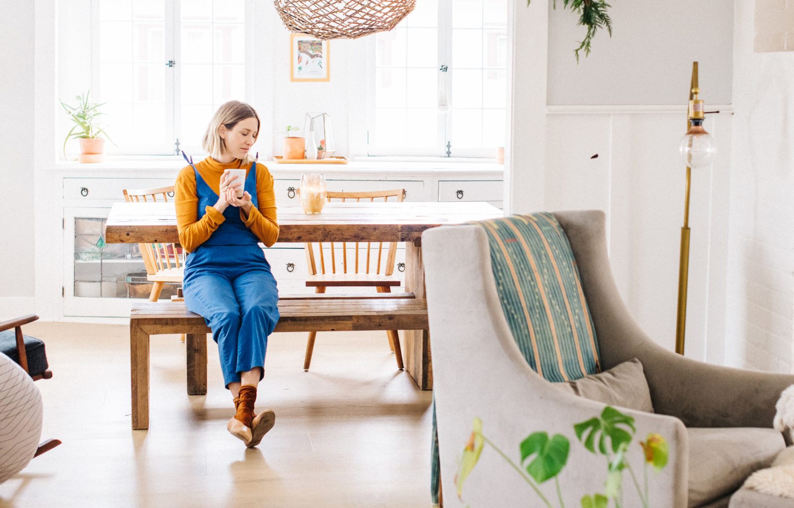 Квартира выходного дня. Студия: Leisure time. Rest яркая. Woman Relax at Home. Resting at Home.