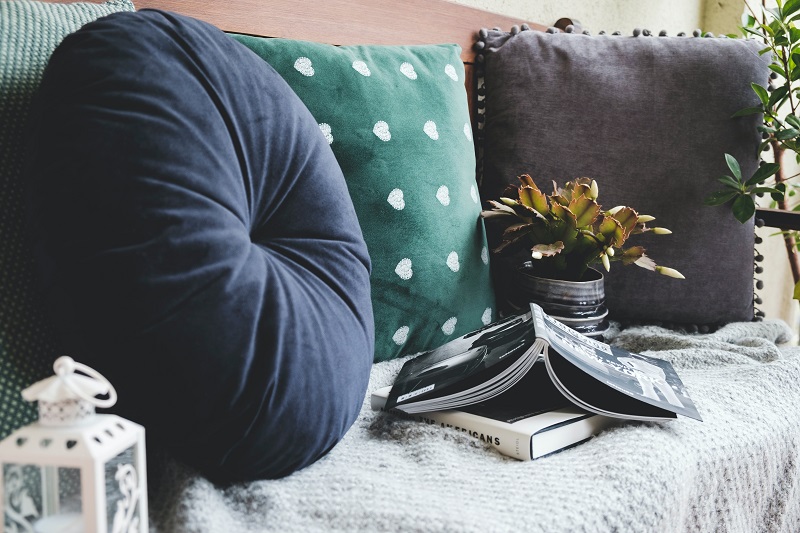 Styling Couch Throw Pillows