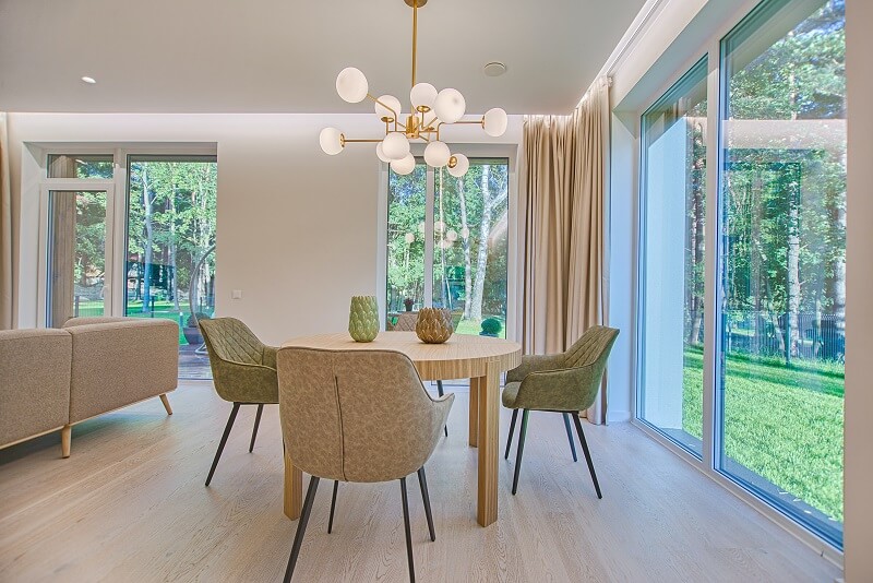 Ceiling Decor in dining room