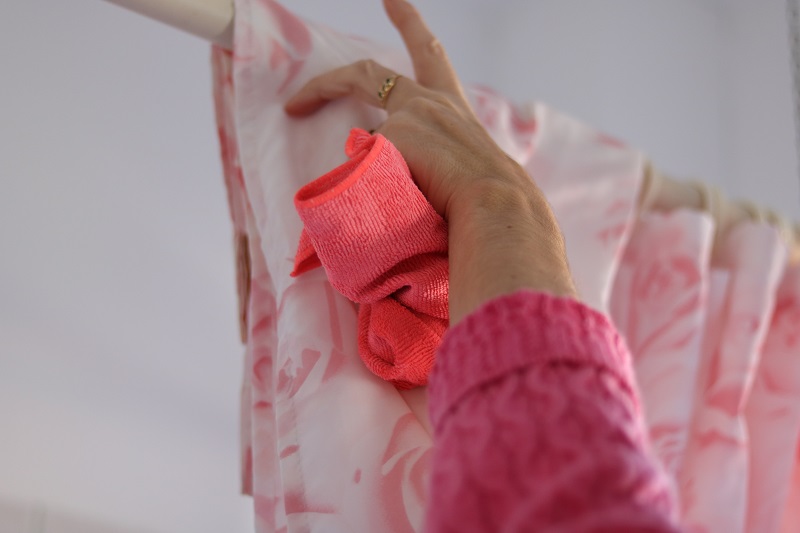 How to Hang a Shower Curtain