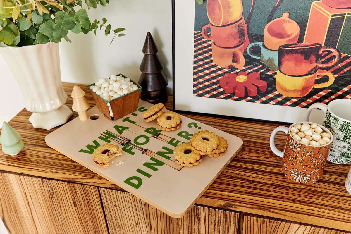 christmas-decor-on-sideboard