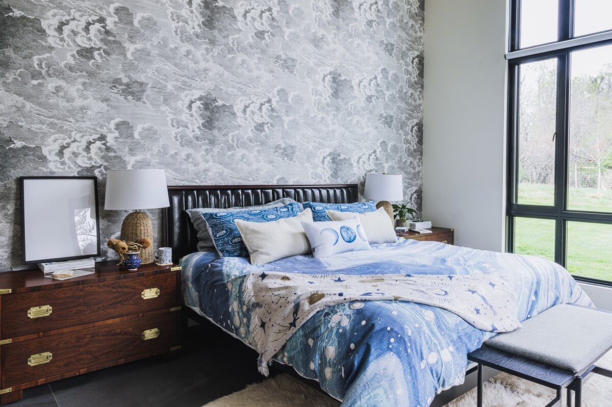 bedroom-with-grey-patterned-wallpaper