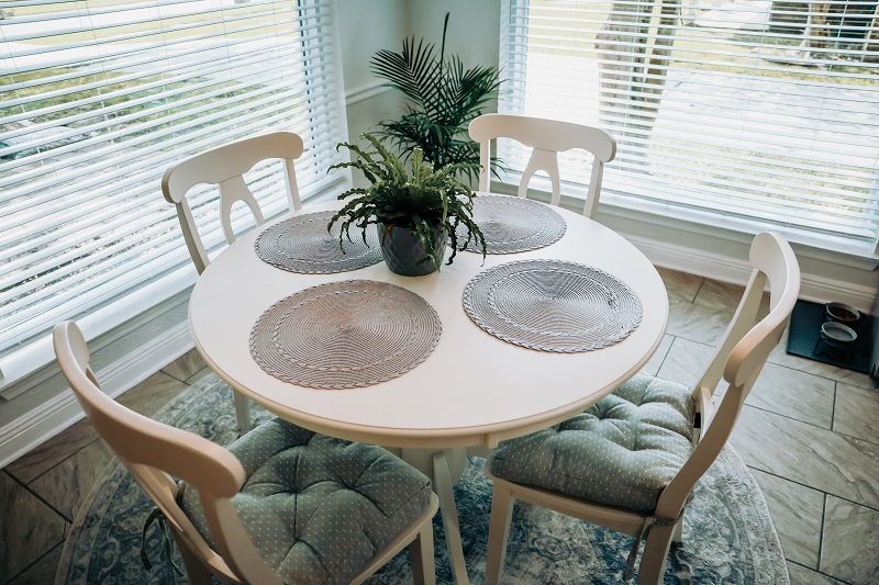 Round Rugs for Intimate Gatherings