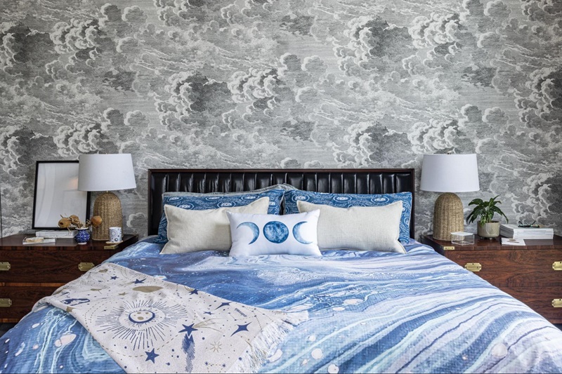 wallpaper decorate over bed