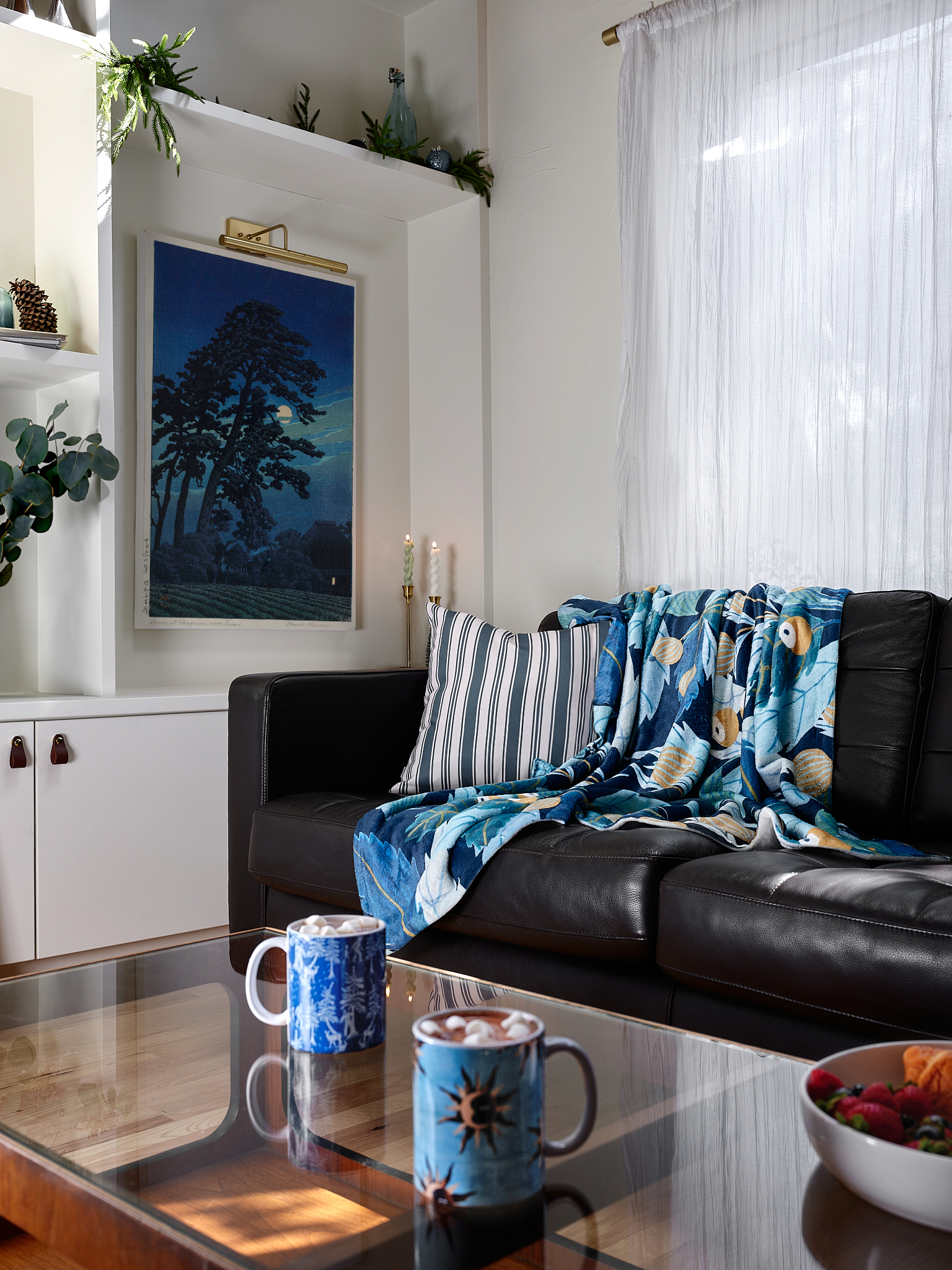 living-room-with-holiday-throw-pillows-and-blankets